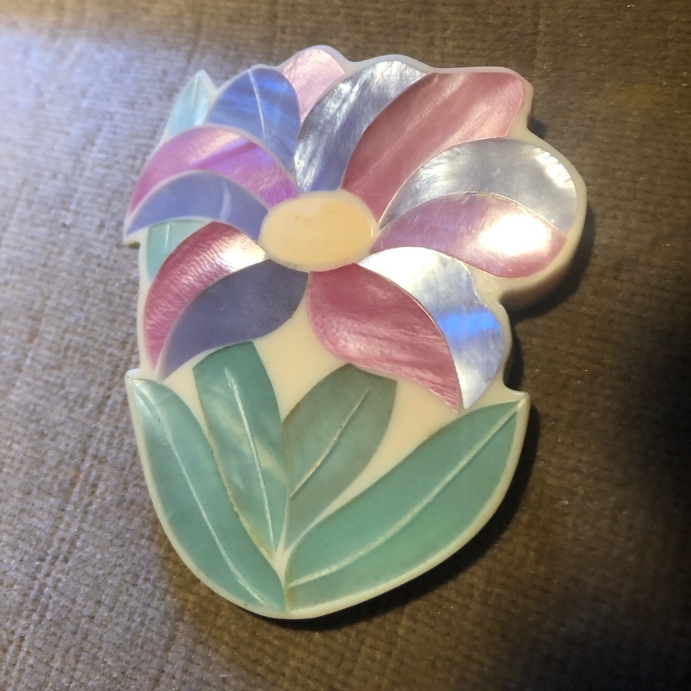 🌴MOP Floral Charm - 25A $25 or $20  w/offer